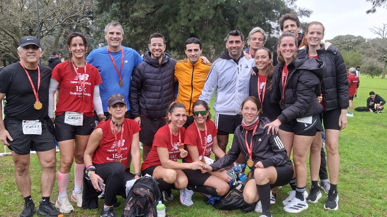Integrantes del equipo después de los 15K New Balance Buenos Aires