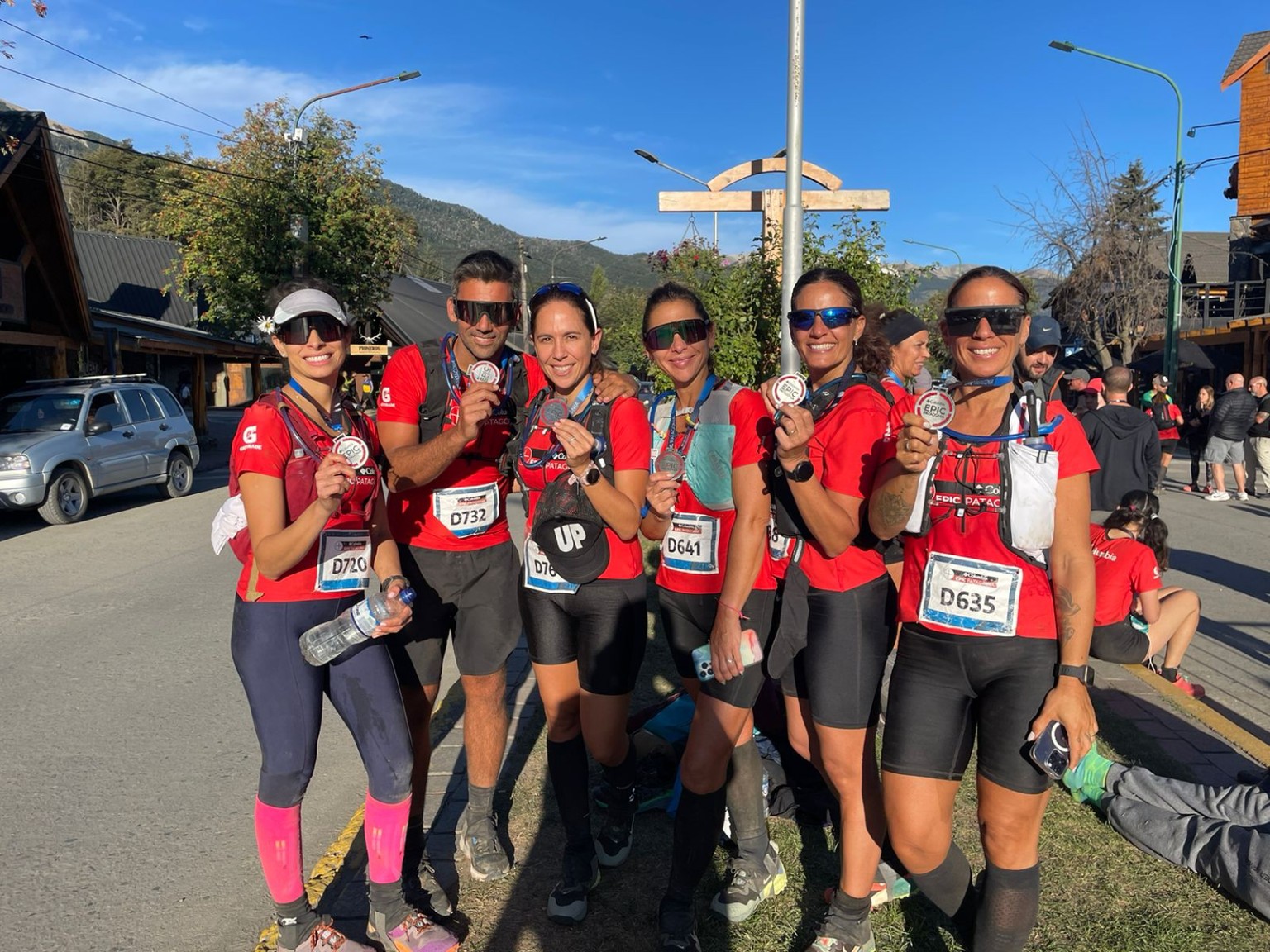 Integrantes del equipo con medallas de Epic 2023